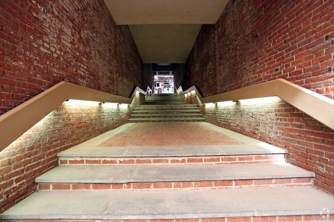 Bank Street Court