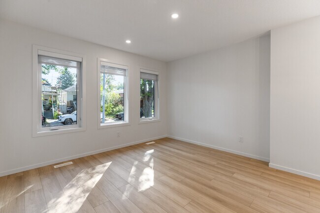 Photo - 11514-11587 87 St NW Unit 1