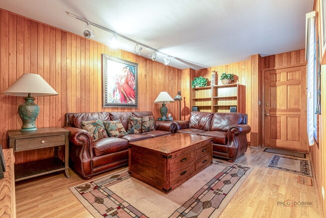 Photo - 707 Mallard Ln