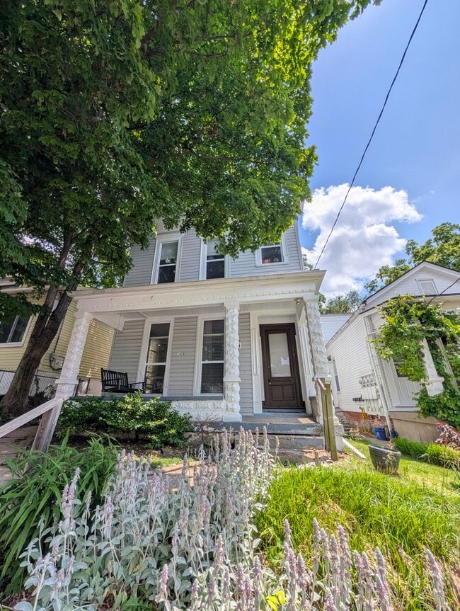 Building Photo - 1428 Rufer Ave Unit #1