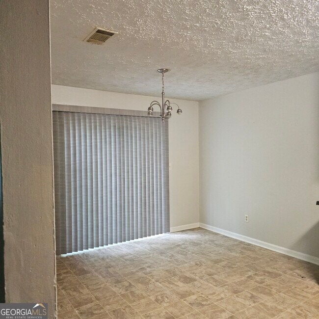 Photo - 5906 Summerglen Ln