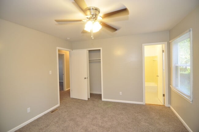 Photo - 2816 Broadview Dr NW