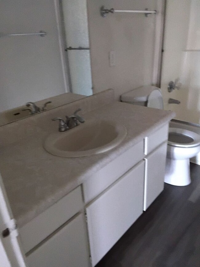 Photo - Singer Cedar 9852-54 Cedar