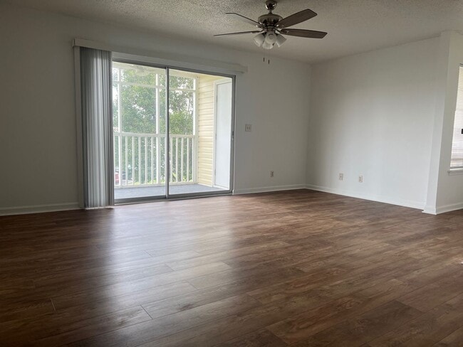 Photo - Remodeled 3 Bedroom Condo In a Prime Location!!!  ~ Annual Rental ~