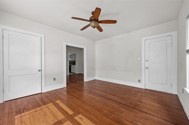 Photo - 907 W Gray St Unit 1