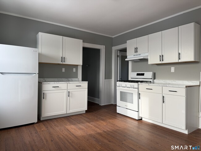 Building Photo - 130 West Ave Unit 3