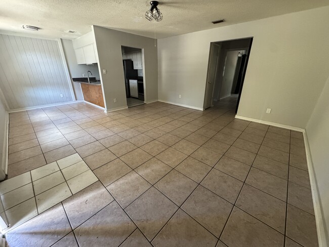 Photo - 1863 Nekoma Ct Unidad A