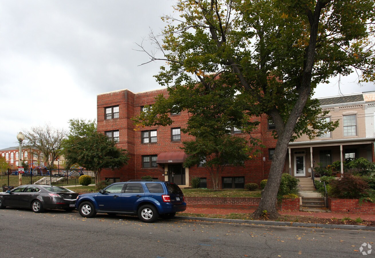 Photo - 1266 MORSE ST NE