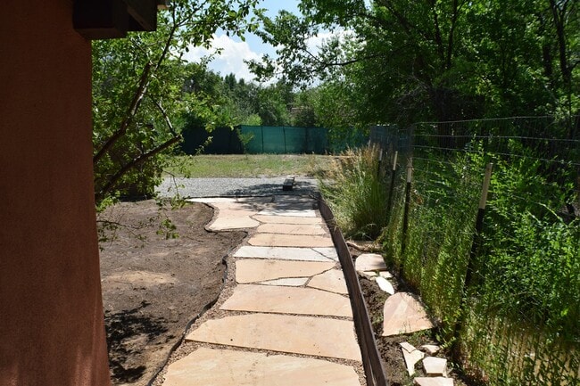 Photo - 1002 B NM-76