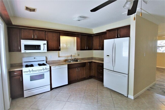 Photo - 1935 Edgewater Dr