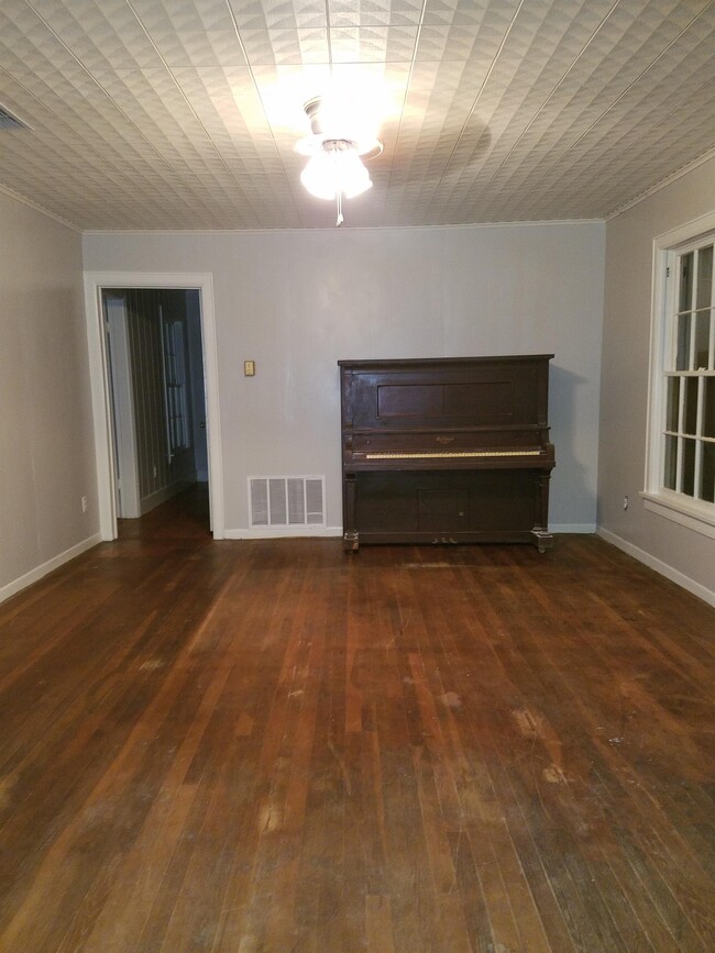 Photo - 221 Leonard Dr