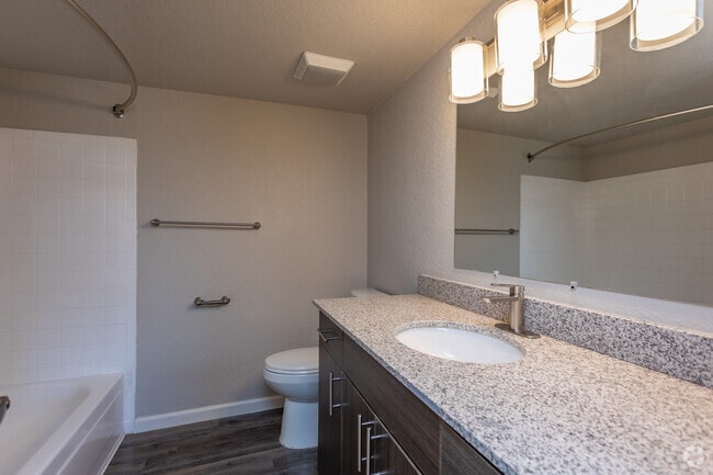 1BR, 1BA - 762SF