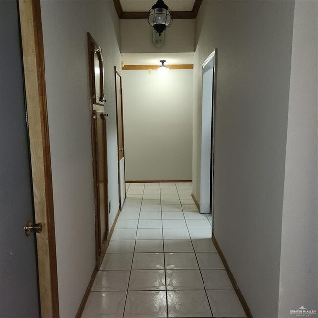 Photo - 20 Whitewing Ave