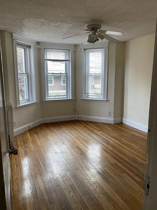 Building Photo - 5 Barrows St Unit 2