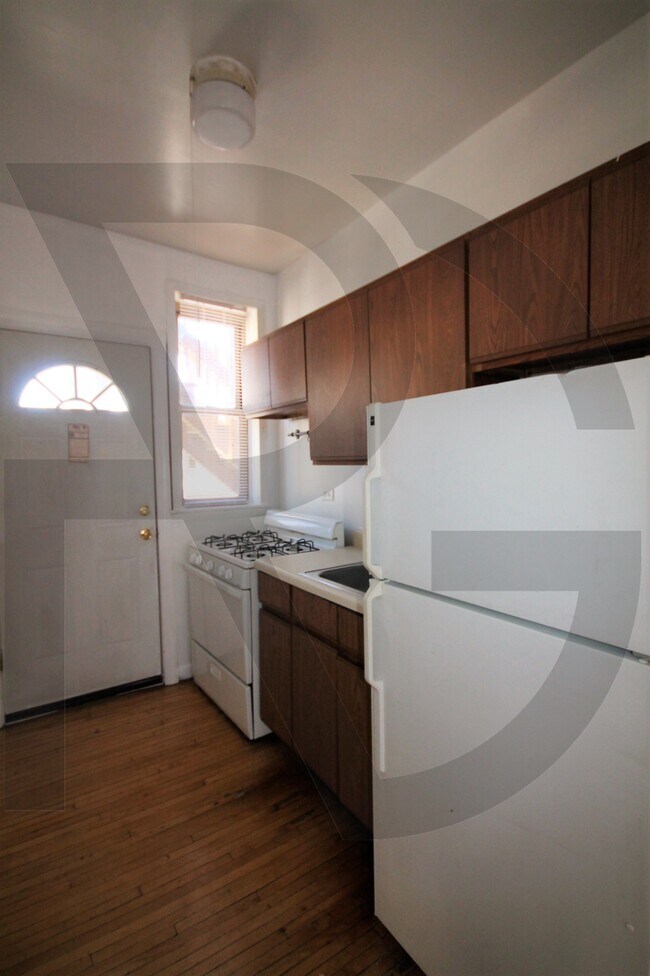 Photo - 634 W Barry Ave