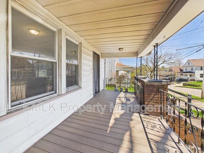 Photo - 429 Lovisa St