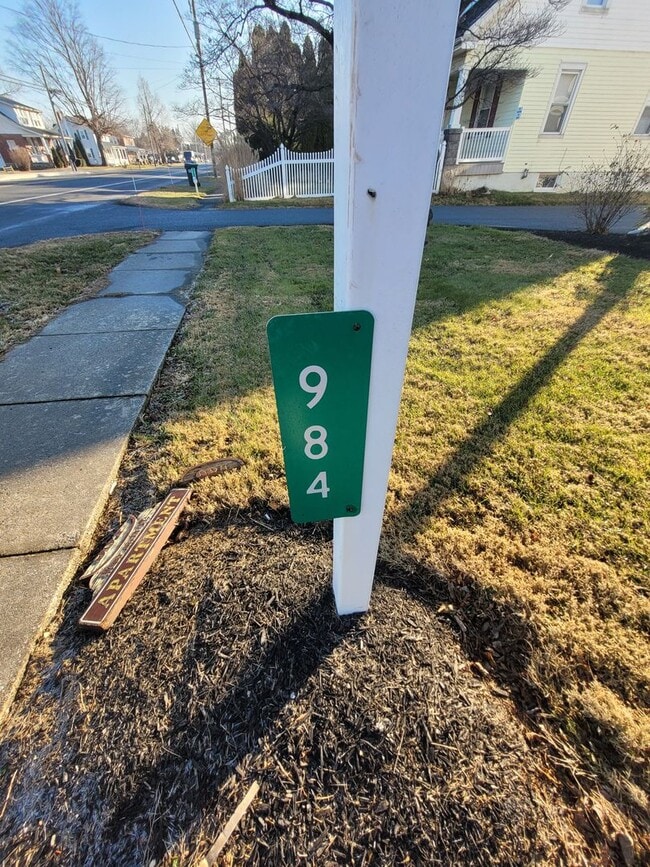 Photo - 984 W Main St Unidad 1