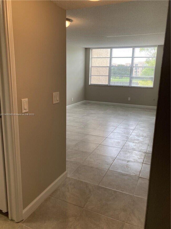 Photo - 9441 Live Oak Pl