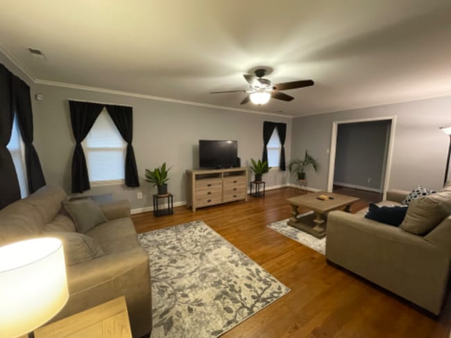 Photo - 219 Lakewood Dr