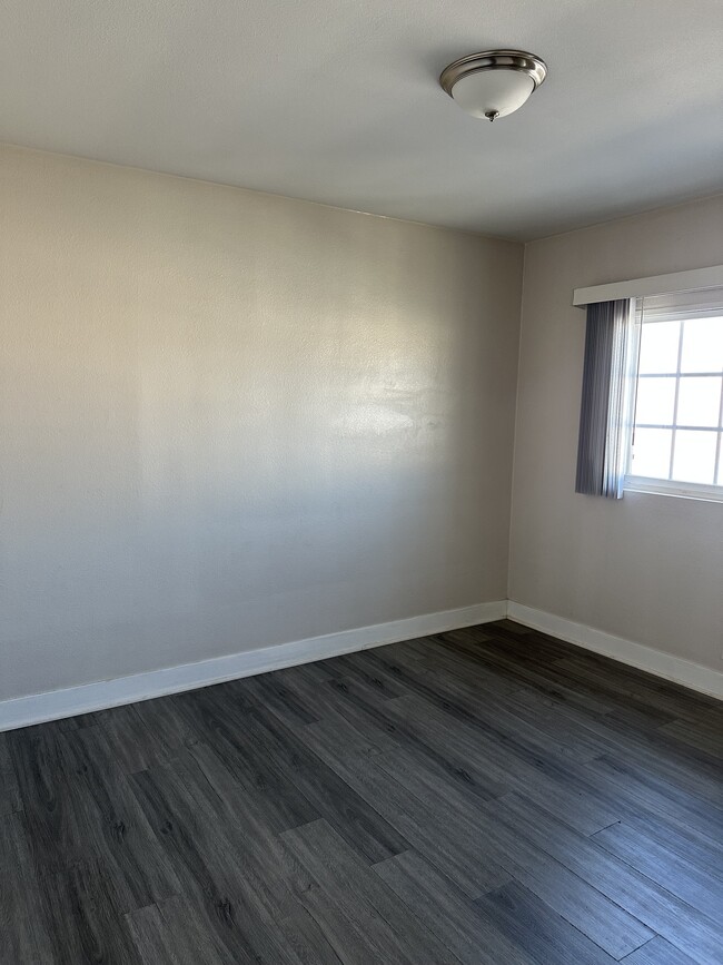 Building Photo - 11801 Hart St Unit 11761 6