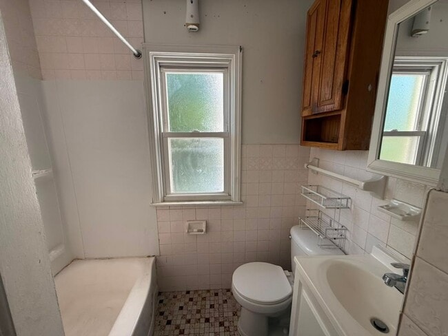 Photo - 3-BED, 1 BATH BEAUTIFUL SINGLE- FAMILY HOME IN MAPLE HEIGHTS!