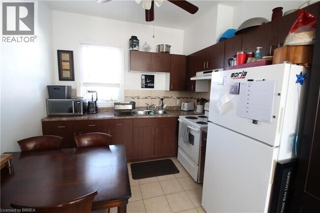 Photo - 62 Dundas St