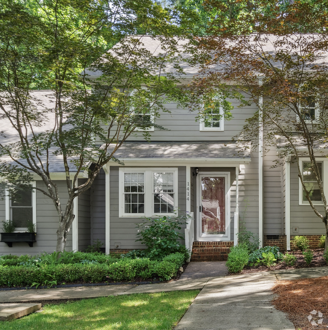 Building Photo - Stunning North Raleigh Townhome