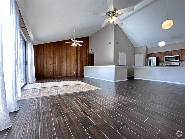 Building Photo - 20 Lakeview Village Rental