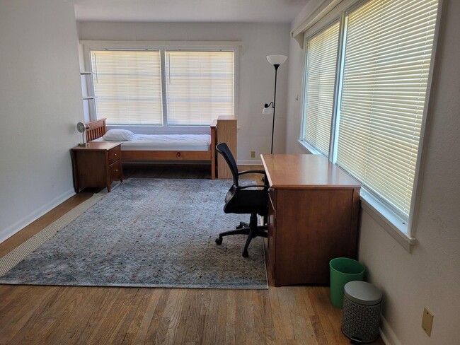 Photo - Lewis & Clark Law School International Students ONLY Unit Room 1