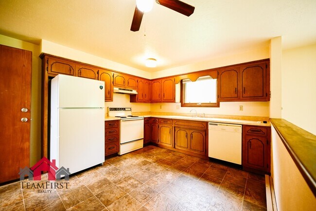 Photo - 488 S Good Hope Rd