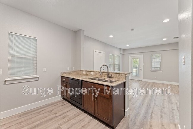 Photo - 13609 Pinnacle Cir W Unit Apt 1105