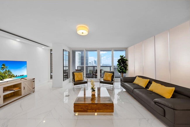 Building Photo - 1717 N Bayshore Dr Rental