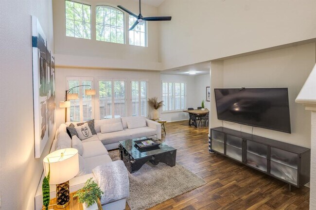 Building Photo - 4501 Whispering Valley Dr Unit 3
