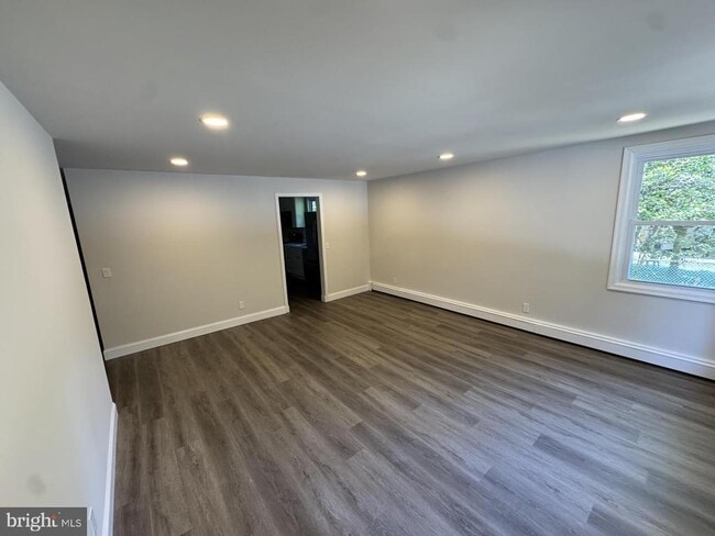 Photo - 601 E Lakeshore Dr