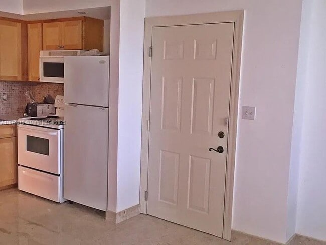 Photo - 2630 SW 28th St Unit 8