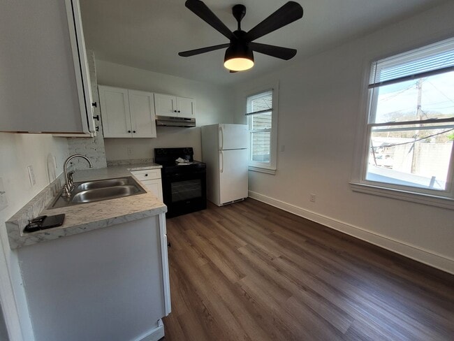 Photo - 565 W Market St Unit Apt 2