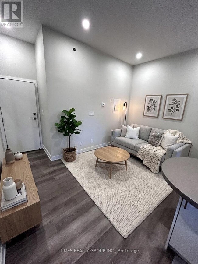 Photo - 728 Queen St E Unité 5