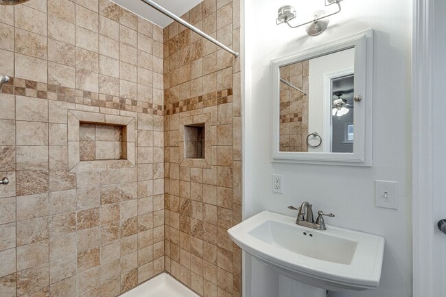 Photo - Three Bedroom Two Bathroom House For Rent