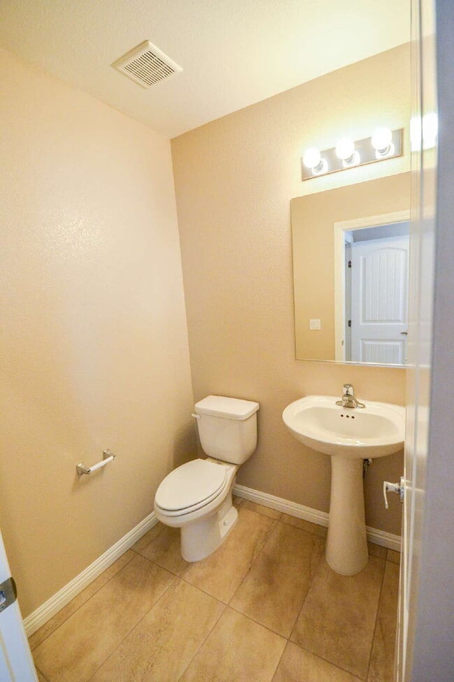 Photo - "Spacious 4-Bedroom Retreat with 2.5 Baths in Vibrant Las Vegas Locale!"
