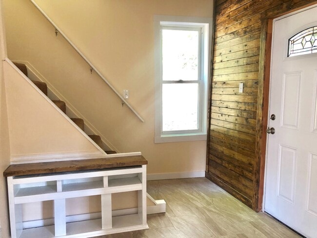 Building Photo - 3 bedroom in Beechview!