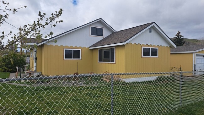 Photo - 1221 E Gallatin St