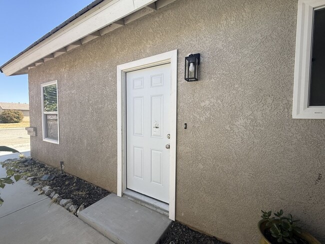 Photo - Lancaster Remodeled 3 bedroom ADU - Available Now! Unidad 1788