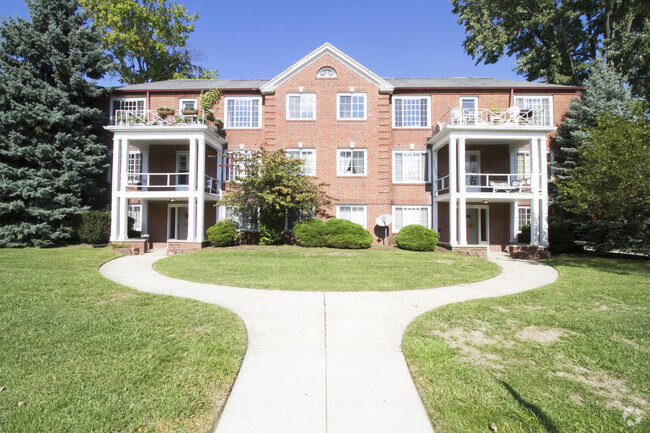 Building Photo - 2208 Kenwood Blvd Unit #4 Rental