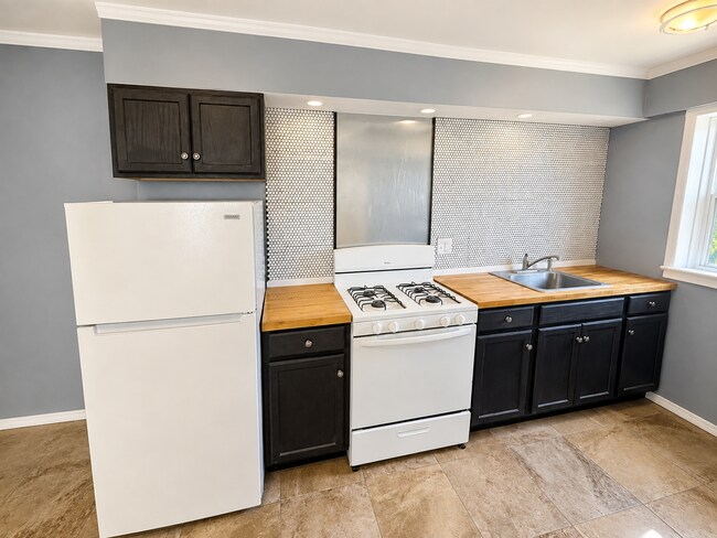 Photo - 561 Northampton St