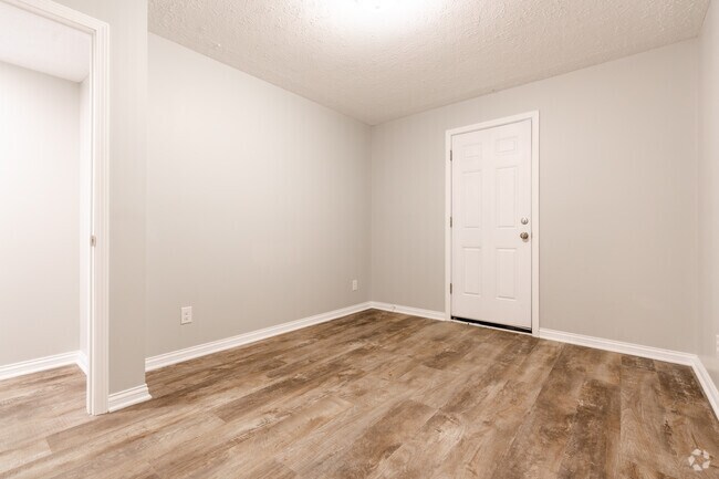 2BR, 1BA - Unit 4