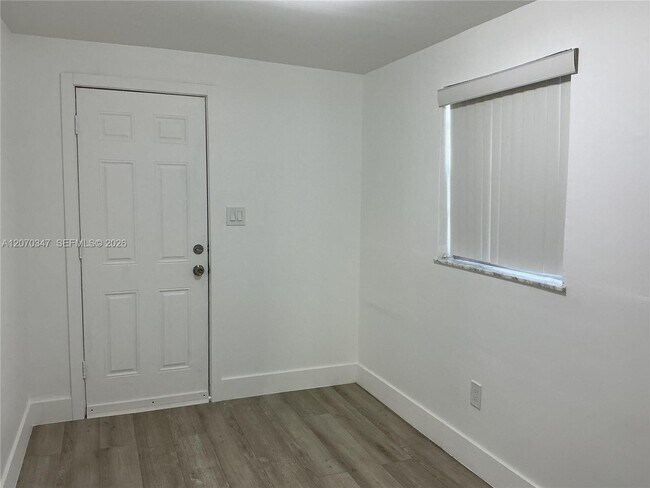 Photo - 2605 Ave F