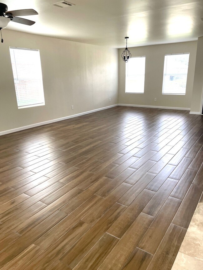 Photo - 1626 Withers Way