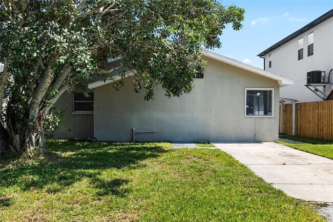 Building Photo - 7414 S Sherrill St Rental