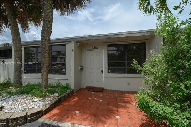 Building Photo - 6518 Miami Lakes Dr Rental