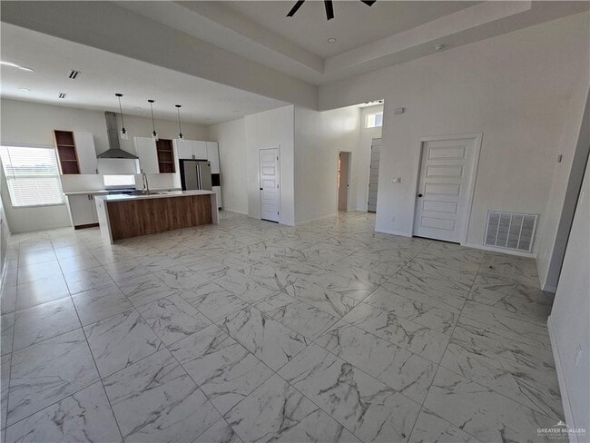 Photo - 8 N Revolution St